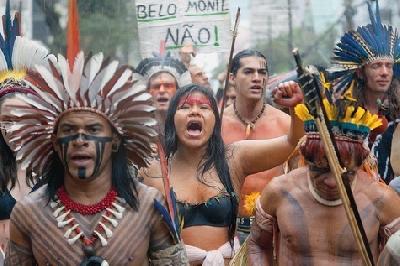 Amazonie : des Indiens occupent le chantier du barrage de Belo Monte