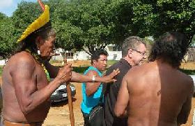 Colider (Brésil) : RAONI et les kayapo envahissent la coordination de la FUNAI afin d'exiger le retour de Megaron