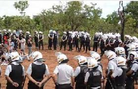 Polícia Militar do Distrito Federal reprimiu manifestantes pacíficos que protestavam pela demarcação da Reserva Indígena Bananal