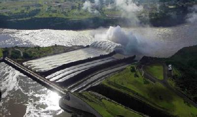 Brasil requerirá de otras tres represas Itaipú para 2021