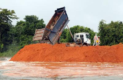 Belo Monte a commencé à bloquer les eaux du Xingu