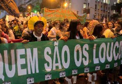 Invalidation de la licence de construction du barrage de Belo Monte, la réaction d'un guerrier de Raoni