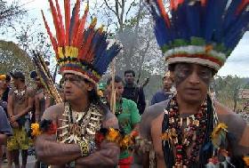 Des indigènes protestent à Brasilia et dans le Mato Grosso contre l’ordonnance 303 et l’usine hydro-électrique de Belo Monte