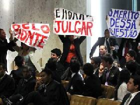 Le mouvement #OcupaSampa envahit le Tribunal Fédéral Suprême pour protester contre la reprise du chantier de Belo Monte