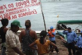 Résistance contre le barrage de Belo Monte : les pêcheurs présentent leurs revendications aux représentants du gouvernement brésilien.