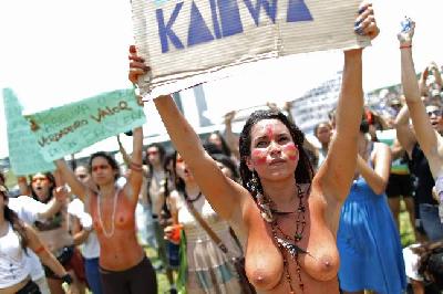 BRASILIA - manifestation étudiante sur l'esplanade des ministères en soutien aux Guarani Kaiowá