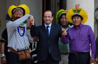 President Hollande welcomes Amazon tribal leader to Elysée