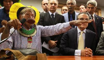 THE STRONG DEMONSTRATION AGAINST THE BRAZILIAN CONGRESS BY CHIEF RAONI AND 300 INDIGENOUS PEOPLE SOWS THE SEEDS OF AN 