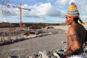 Índios param canteiro de obras de Belo Monte e exigem serem ouvidos pelo governo