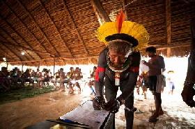 ICI XINGÚ, AMAZONIE, UN MESSAGE DU PEUPLE KAYAPÓ AU GOUVERNEMENT BRÉSILIEN ET AUX PEUPLES DU MONDE ENTIER