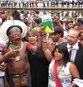 Sônia Guajajara : la porte-parole du mouvement indigène au Brésil vient interpeller la France