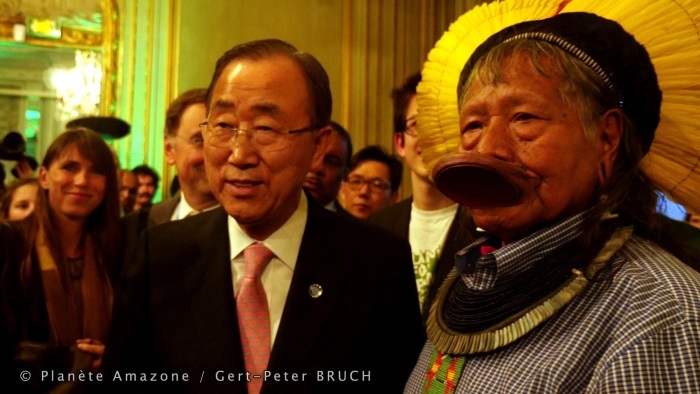 le Cacique Raoni avec Ban Ki Moon, le 29 novembre 2015 à Paris