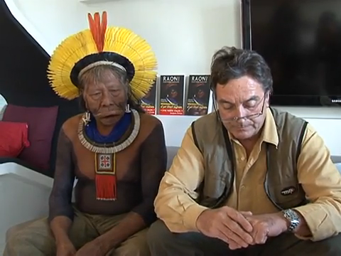Raoni, chef indien, défend sa forêt contre le barrage Belo Monte